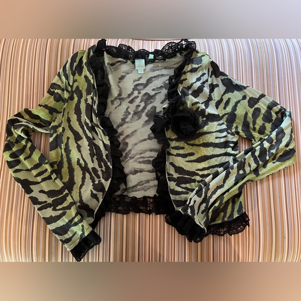 SHU SHU green cardigan. Tiger print. Lace ruffle. Rose appliqué. Sz M.